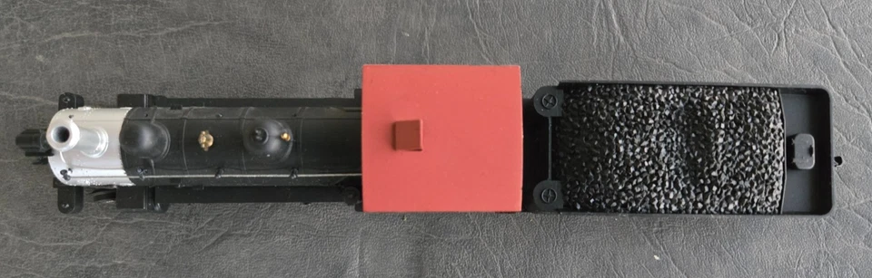 Model Power HO #1841 CN 2-8-0 Consolidation Steam Locomotive W/ 3 Passenger Cars - Image 2 of 4