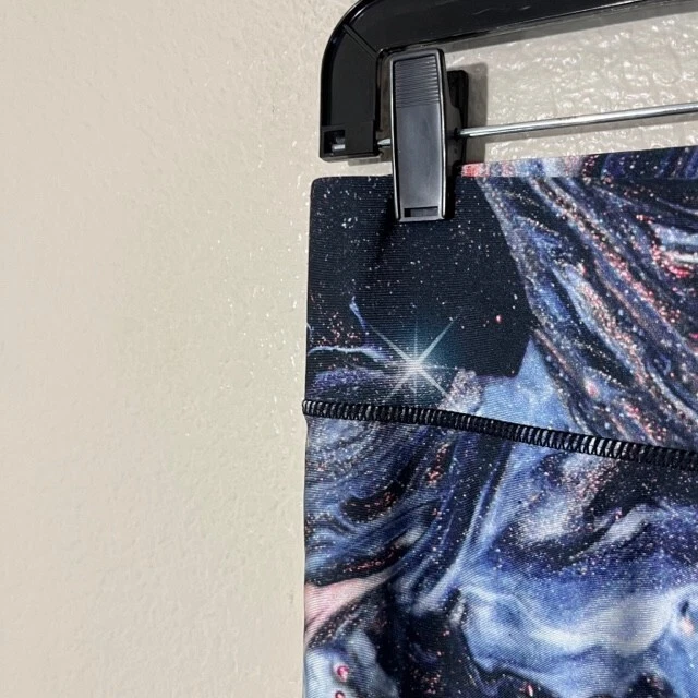 Leggings Terez Mujer Medianos Atléticos Yoga Estampado Galaxia 27" Entrepierna Hippie Foto 2 de 4