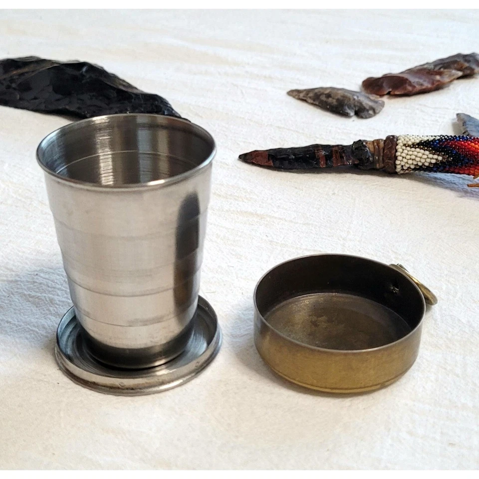 Chaveiro vintage dobrável de aço inoxidável copo de viagem com estojo de latão - Imagem 3 de 4