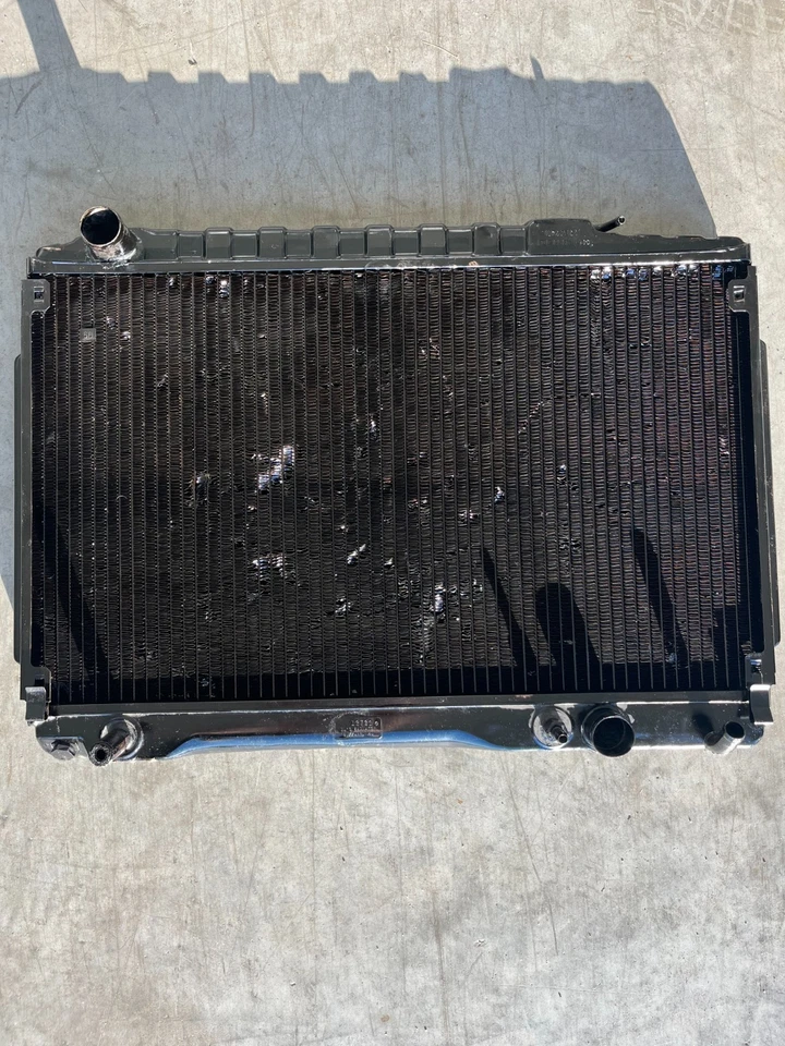 Radiador y enfriador de aceite 1973 Mercedes Benz 450 SLC Foto 3 de 4