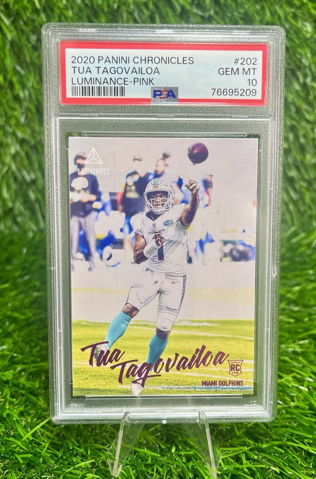Tua Tagovailoa Panini Chronicles Luminance #202 Pink