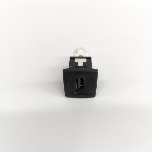 MERCEDES-BENZ GL X166 USB-Buchse A2188200187 2015 28250726 - Bild 1 von 7