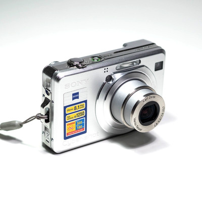 Sony DSC-W100 Digitale Kompaktkamera / Die Legende ist zurück
