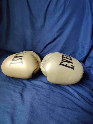 Everlast Elite Pro Style Boxing Gloves With Evershield 16 oz Gold With Wraps - Picture 4 of 10