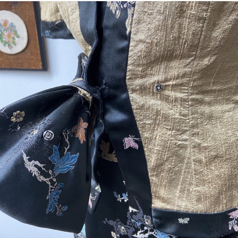 1960’s Vintage Silk Skirt & Blouse Set Butterfly Flor… Gem