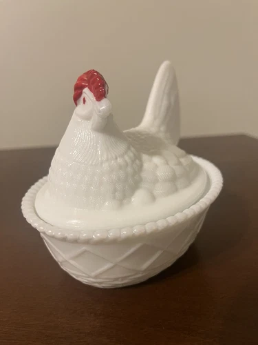 VTG Westmoreland 5.5” Milk Glass Hen On Nest Red Crown Split Tail Turned Head