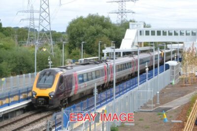 PHOTO  XCROSS COUNTRY TRAIN (32) PASSING THRO READING GREEN PARK STATION