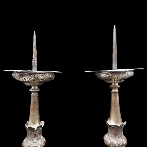 ANTICA COPPIA DI CANDELIERI IN RAME ARGENTATO 1700 XVIII LUIGI XV - Foto 5 di 12
