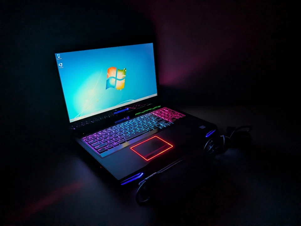 👽ALIENWARE M17x R4 — i7 (3ª Gen) • 32GB RAM • SSD 2TB + HDD 1TB ⚡ ¡Triple Arranque! Foto 2 de 4