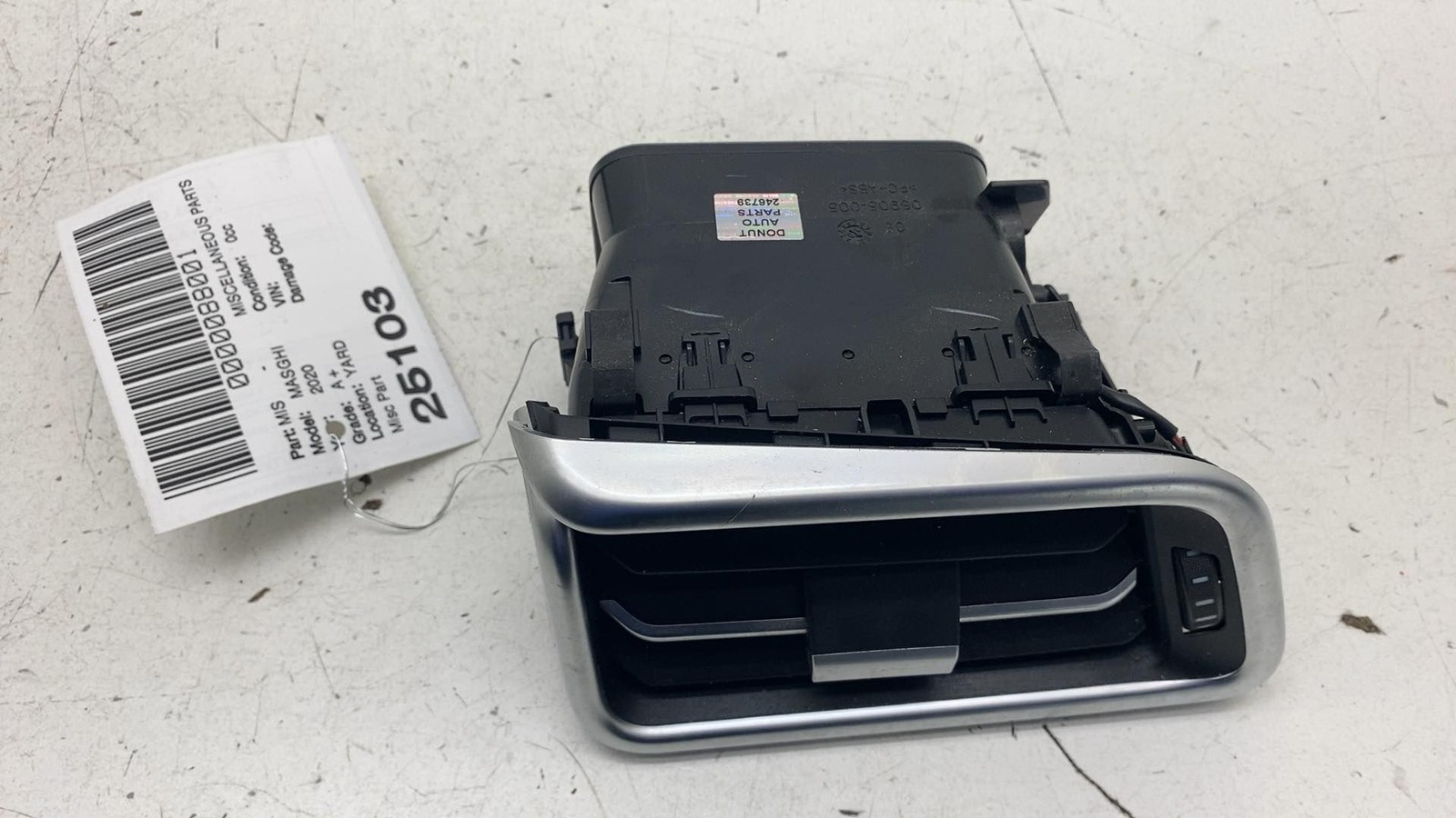 Maserati Ghibli 2014-2020 Front Left Air vent P/N 6700190620