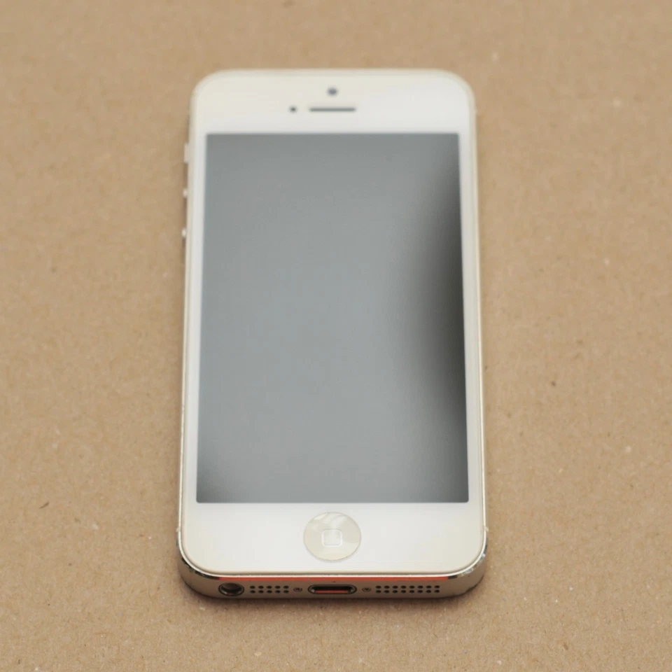 Apple iPhone 5 A1428 16GB White/Silver iOS 6.1.4 GSM Carrier Unlocked - Image 4 of 4