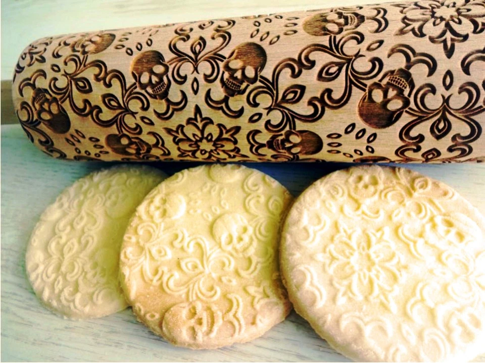 SKULL WREATH Embossing Rolling Pin with SKULLS, Spooky, Death's-head, Hallowe... - Image 4 of 4