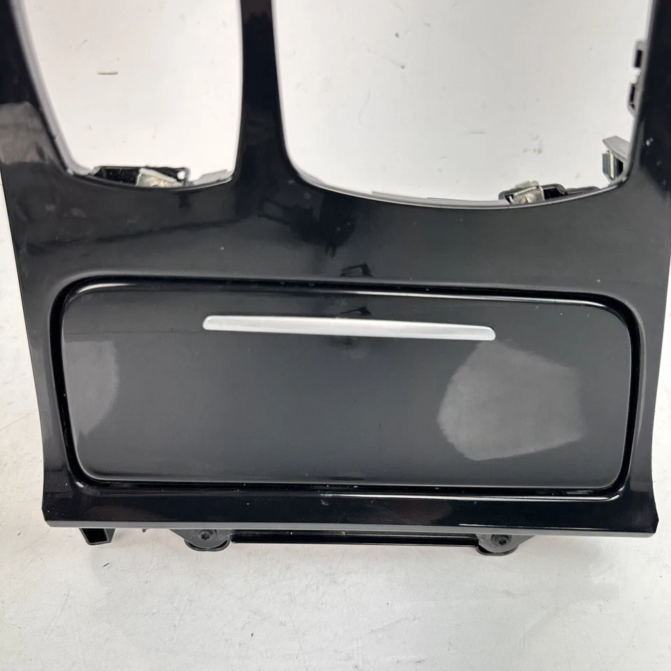 BMW 550I GT F07 2010-2016 consola central portavasos con moldura de palanca de cambios OEM. Foto 2 de 4
