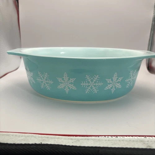 PYREX Turquoise White Snowflake Casserole Dish 1 & 1/2 Qt. NO LID #043 Vintage
