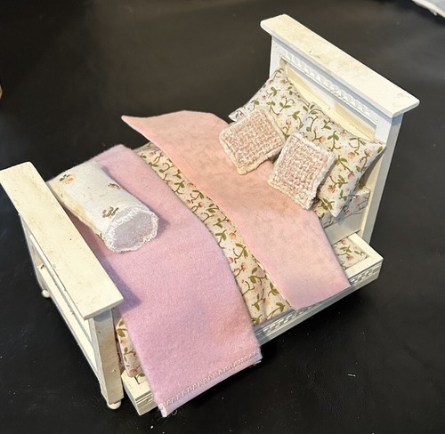 1:12 Scale Dollhouse Miniature Trundle Bed Mattresses & Pillows White Pink