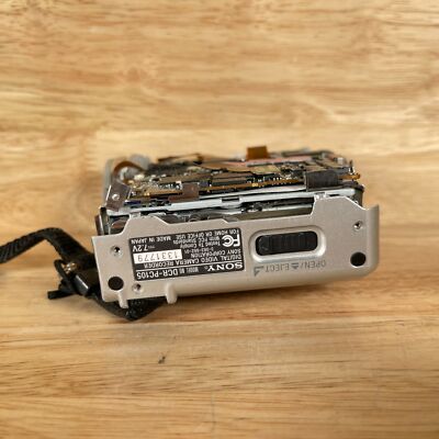 Sony DCRPC105 Silver LCD Screen MiniDV 1.0 Mega Pixel Handycam