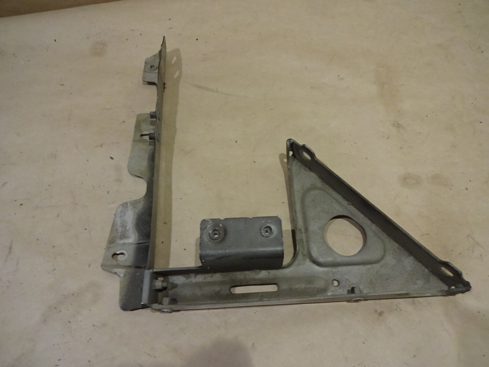 Ferrari California - LH Front Fender Lower Mounting Bracket  P/N 82528311