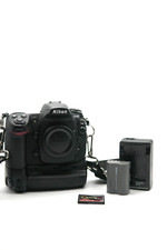 Nikon D300 12.3 MP Digital SLR Camera  MB-D10 Battery Pack and CF card