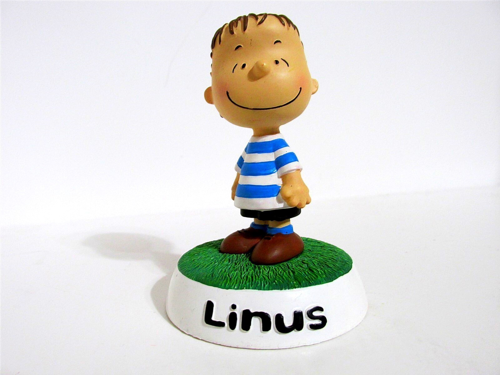 SNOOPY Charlie Brown Linus Peanuts Figurine by Westland Giftware