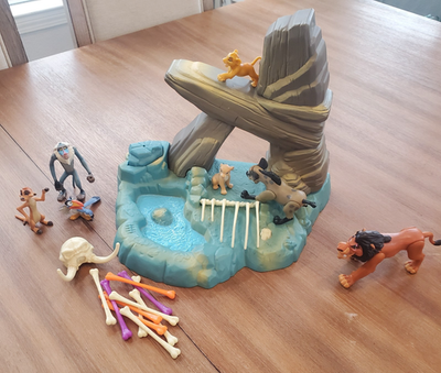 Vintage 1994 Disney Lion King - Pride Rock Playset with 7 Figures