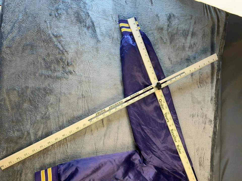 Vintage Los Angeles Lakers Jacket Mens Large Purple NBA Spellout Satin Bomber 90 - Image 4 of 4