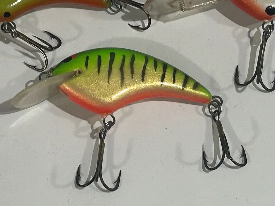 LOTE DE 5 CRANKBAITS DE CARA PLANA HECHOS EN CAROLINA DEL NORTE AÑOS 80 CAJA DE APAREJOS ENCONTRAR Foto 4 de 4