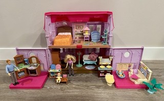 2010 FISHER PRICE Loving Family Dollhouse with Figures & Furniture MANSION