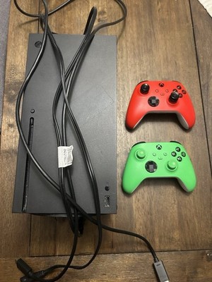 Microsoft Xbox Series plus 2 controllers