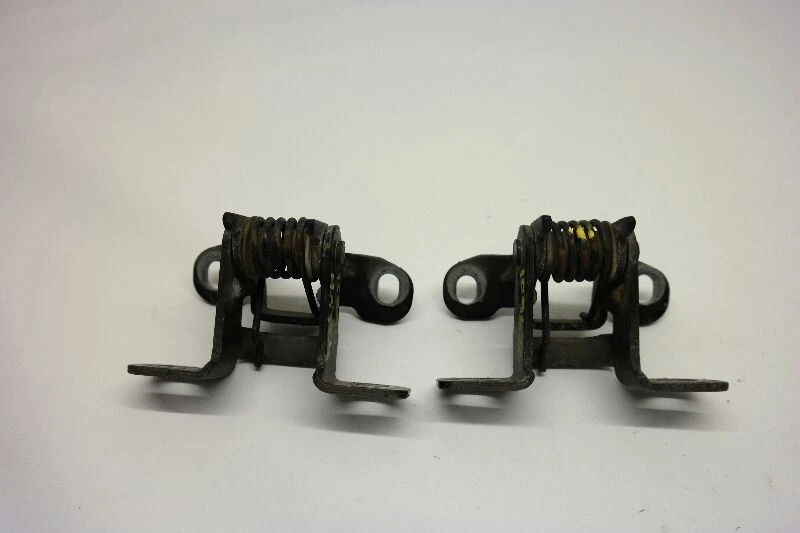 2006-08 LAND ROVER LR3 LOWER RIGHT LEFT HATCH HINGES  - Image 2 of 4