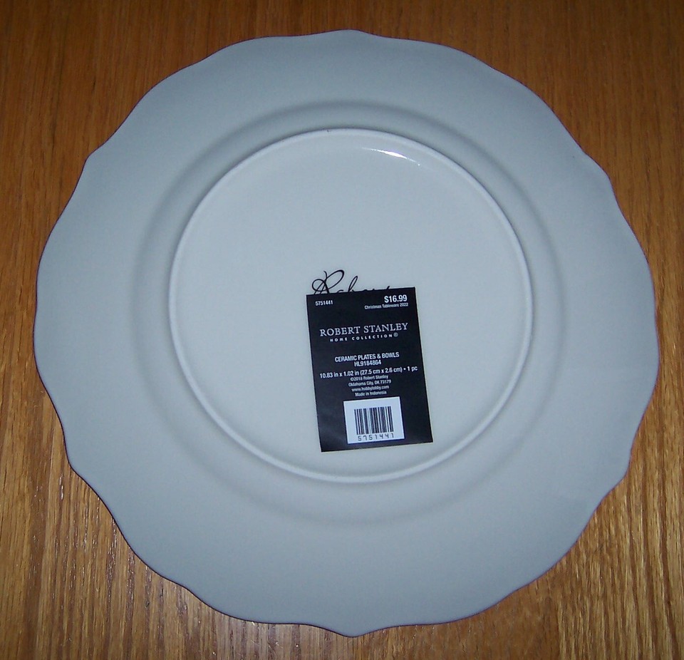 Robert Stanley Home Collection Christmas 10.5" Scalloped Red Dinner