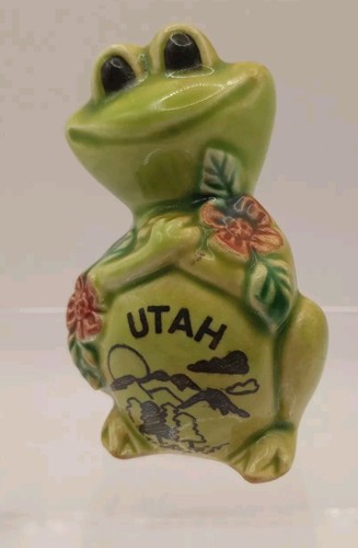 Ceramic Souvenir Utah Smiling Frog Toothpick Holder Flowers Green 
