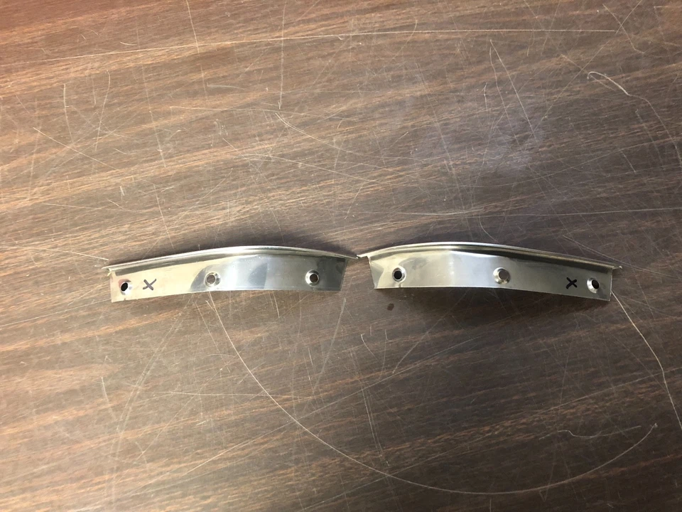 Mercury Custom Monterey L&R 1952 guardabarros delantero parrilla superior molduras piezas nos 423 Foto 4 de 4