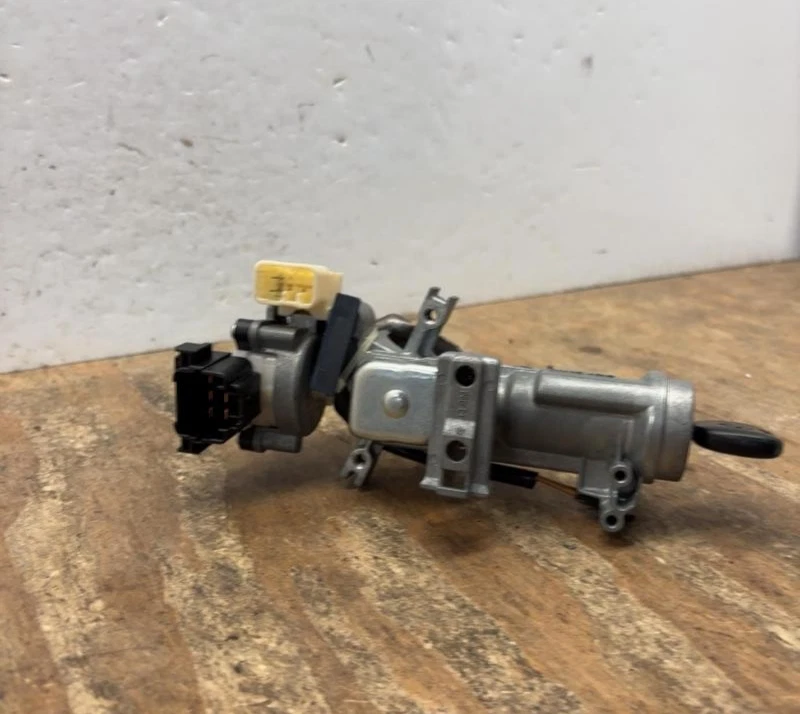 2007-2013 SUZUKI SX4 Ignition Switch Lock Without Cylinder Housing With Key Oem - Image 2 of 4