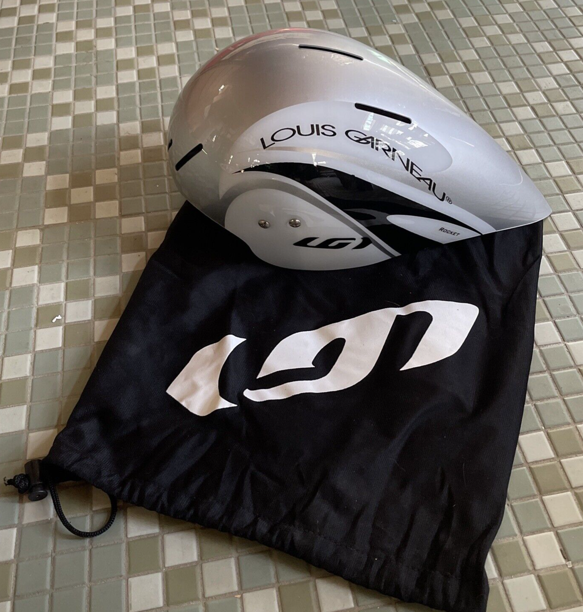 bike helmet garneau Louis Le Tour MTB The Aki II helmet has 28 ventilation channels to evacuate heat from the head and keep you cool during your rides! Louis Garneau Triathlon Helmet Rocket