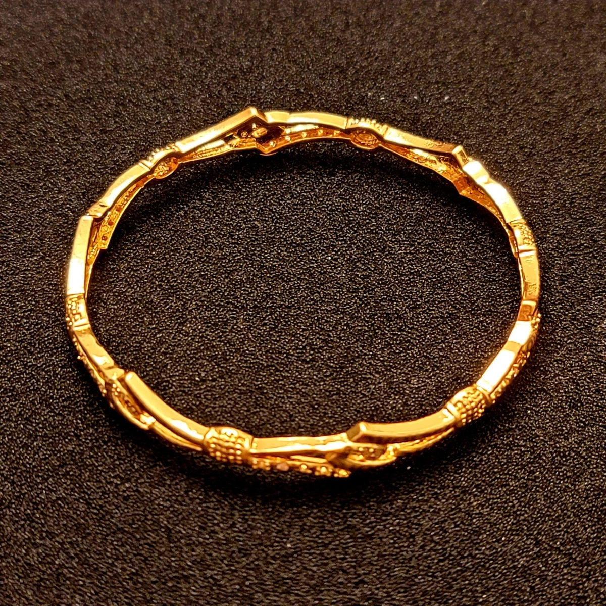 Woman 18K Gold Plated Cubic Zircon Filled Engraved Bracelet Bangle