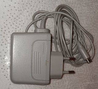 CHARGEUR ALIMENTATION SECTEUR POUR CONSOLE NINTENDO DSI