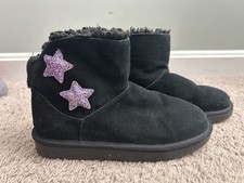 Girls Koolaburra by UGG Black Suede Star low boot size 3