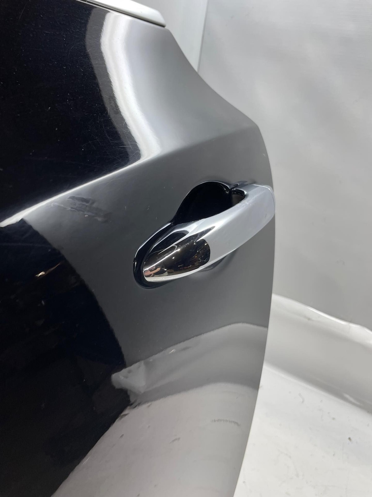2014 Maserati Quattroporte S LH Driver Rear Door Assembly Dirt In Paint Scratch