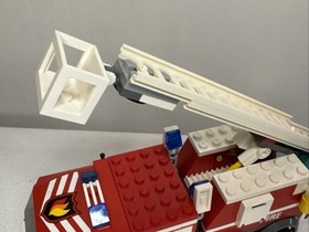 LEGO City 7239 Fire Truck 99% Complete Missing 1 Minifigure Head