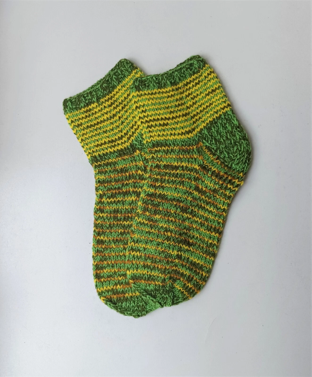 Size 6 1/2 - 8 women 5 1/2 -7 men US / 38-39 EU Hand knitted lambswool socks