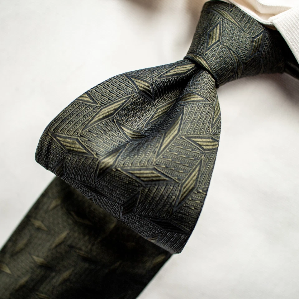 Gravata de seda geométrica verde floresta ALAN FLUSSER 58,5 L x 3,75 W - Imagem 4 de 4