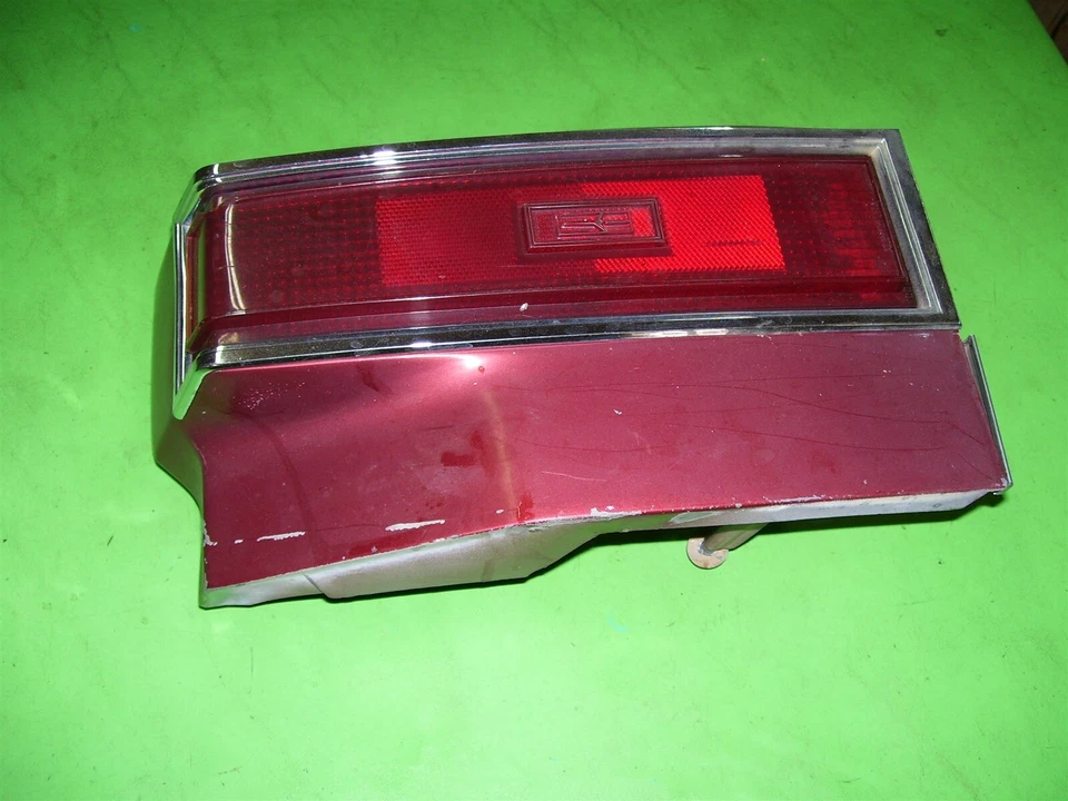 Oldsmobile Regency 1980 panel trasero derecho extensión luz trasera OEM 5934198 Foto 3 de 4
