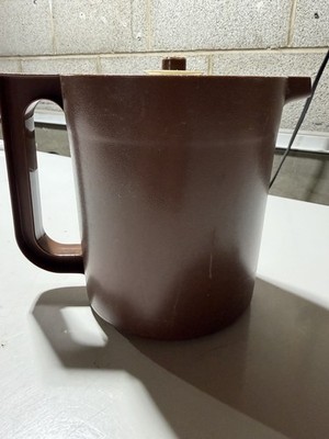 VTG Tupperware 1.5 Quart Pitcher #1575-8 Push Button Seal Brown