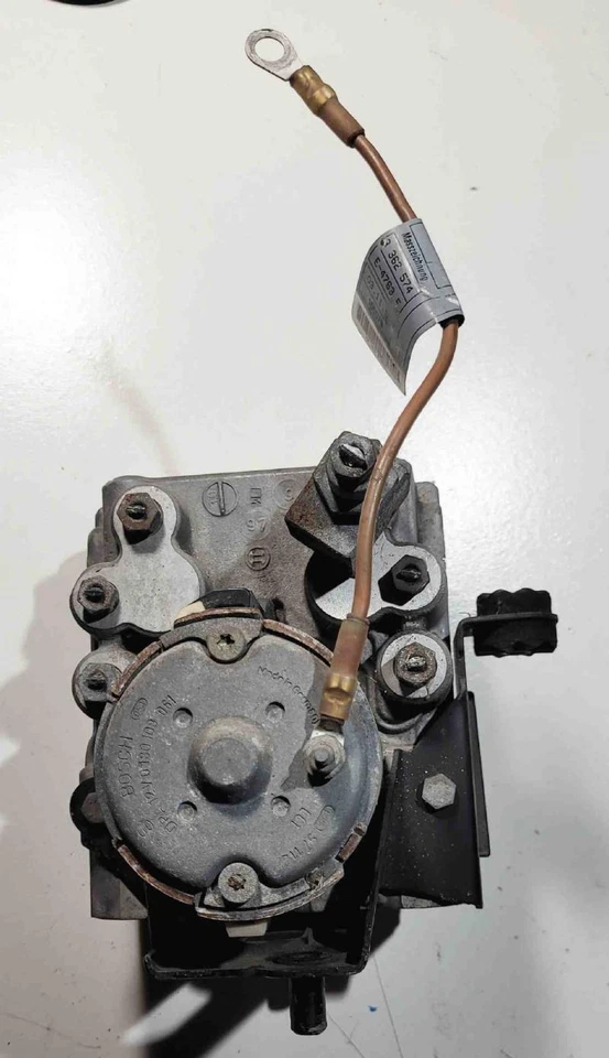 BMW 528i 1995-1998 montaje de pieza de freno antibloqueo Foto 4 de 4