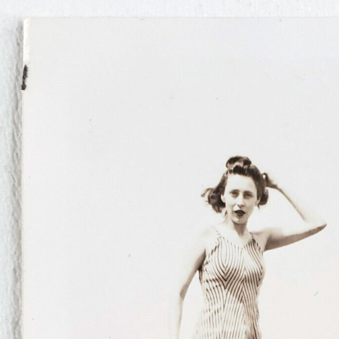 Stunningly Adorable Beach Babe Photo 1940s Swimsuit Woman Chesapeake