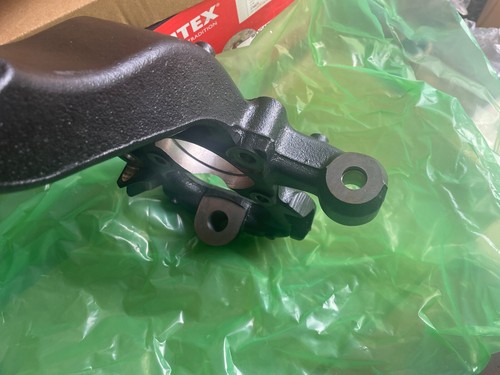 Land Rover Discovery 3 NEW GENUINE LH front suspension knuckle RUB500270 22C - Picture 6 of 10