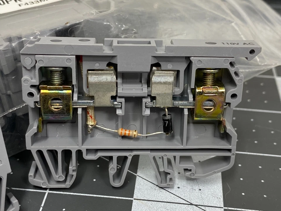 Klemsan ASK2 6mm fused terminal block Omega ASK-2LD-AC Package of 10 ( NEW ) - Image 2 of 4