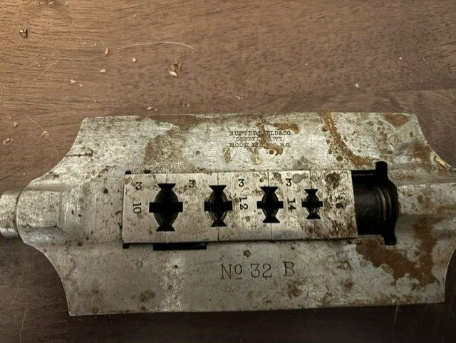 Antique Butterfield & Co No 32 B Pipe Bolt Threader Die Sizes 10