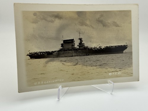 RPPC U. S. S. LEXINGTON en marcha en el mar del coral donde se hundió el 8 de mayo de 1942 - Imagen 2 de 5