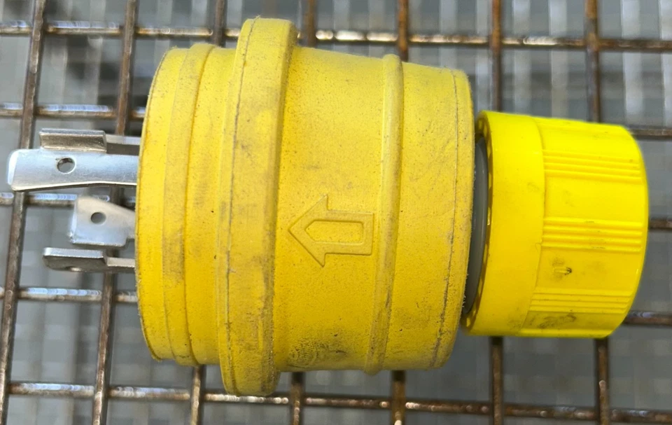 Enchufe macho cabeza madera 20a 480v trifásico L16-20p Foto 2 de 3